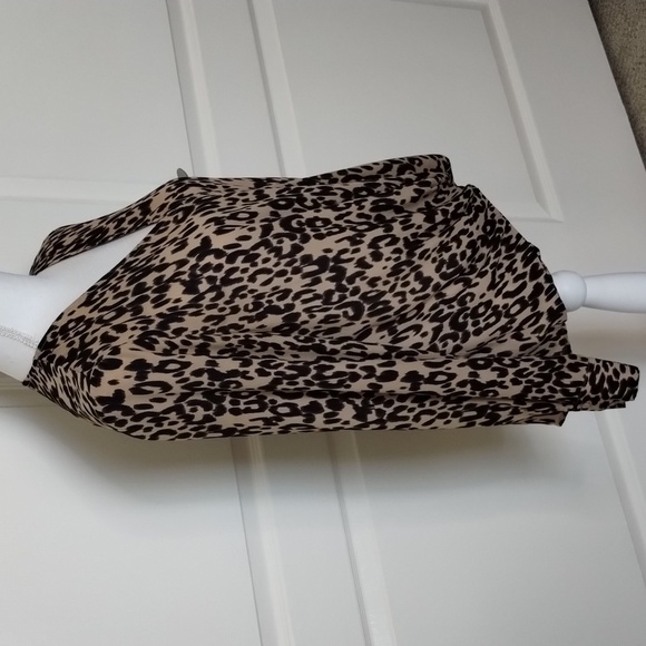 Mittoshop leopard print size medium rolled front long sleeve blouse - Picture 4 of 12